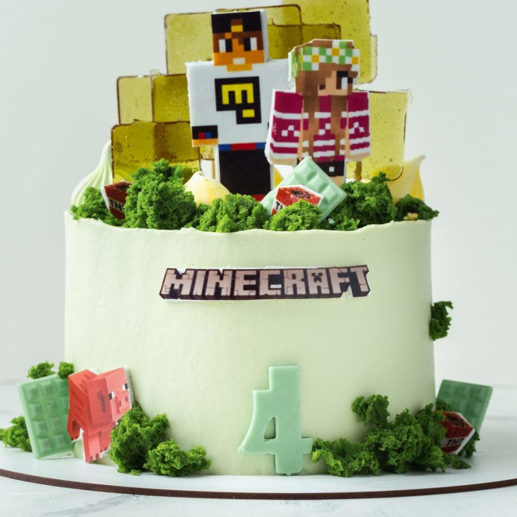 Green Minecraft cake.